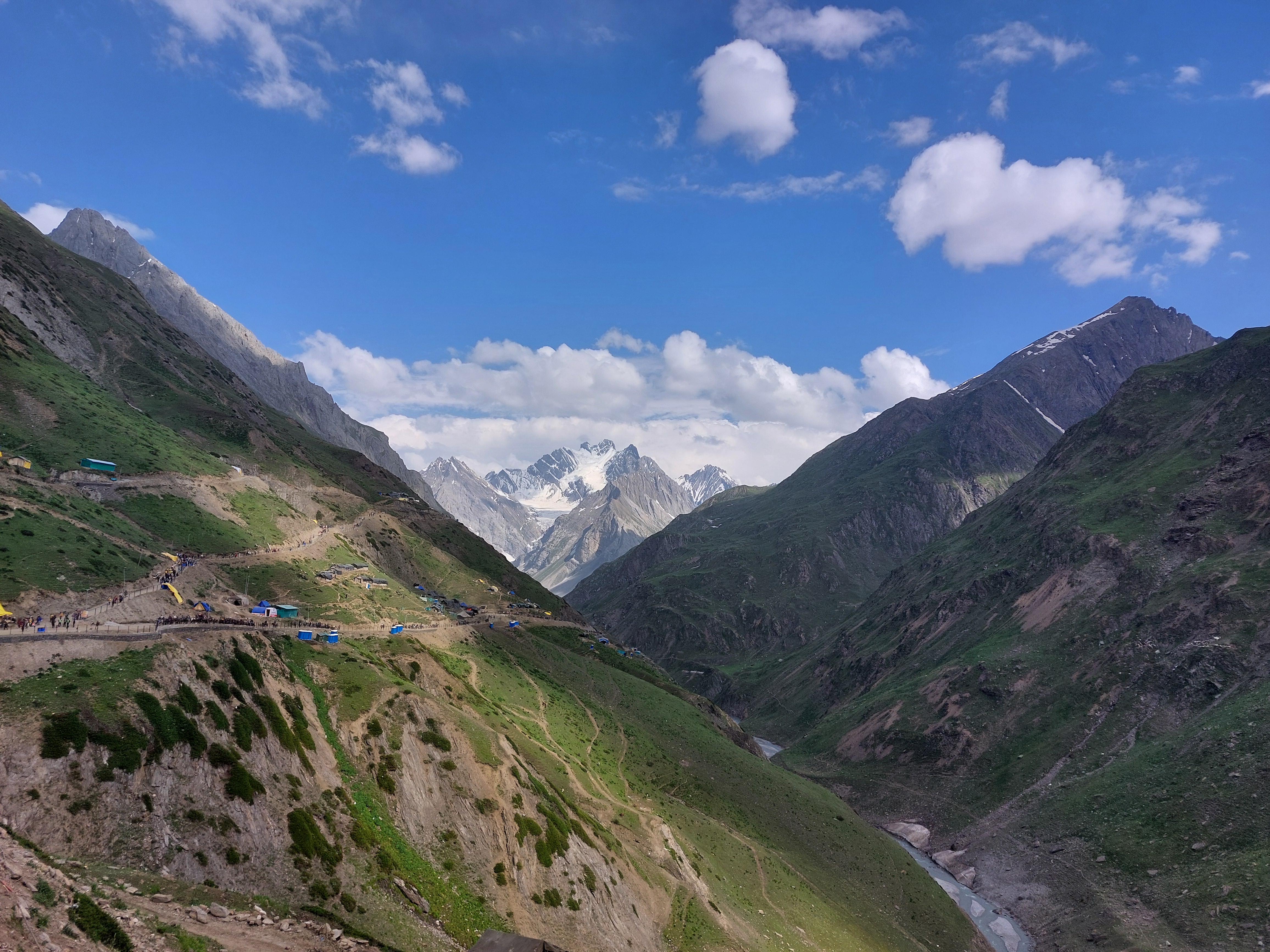 Scenary from Baltal to Holy cave
