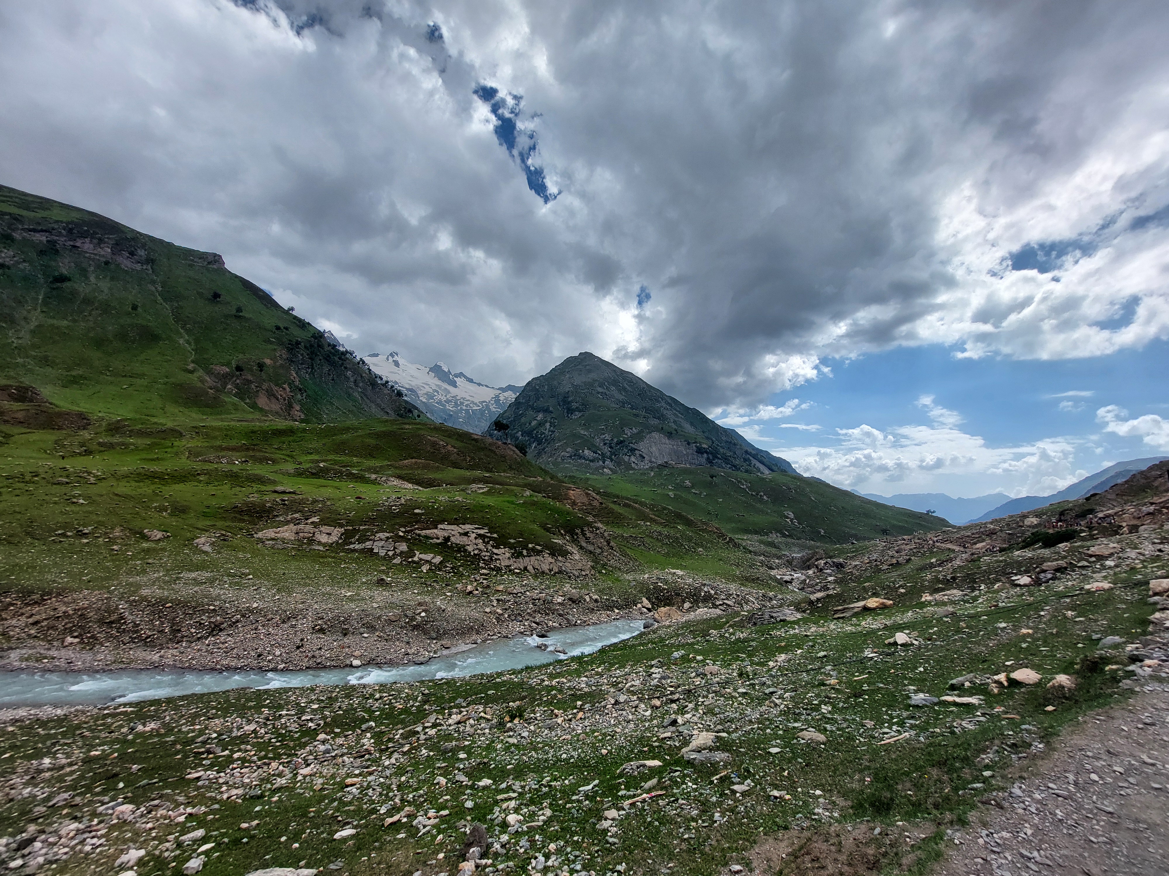 Scenary from Pahalgam to Seshnag